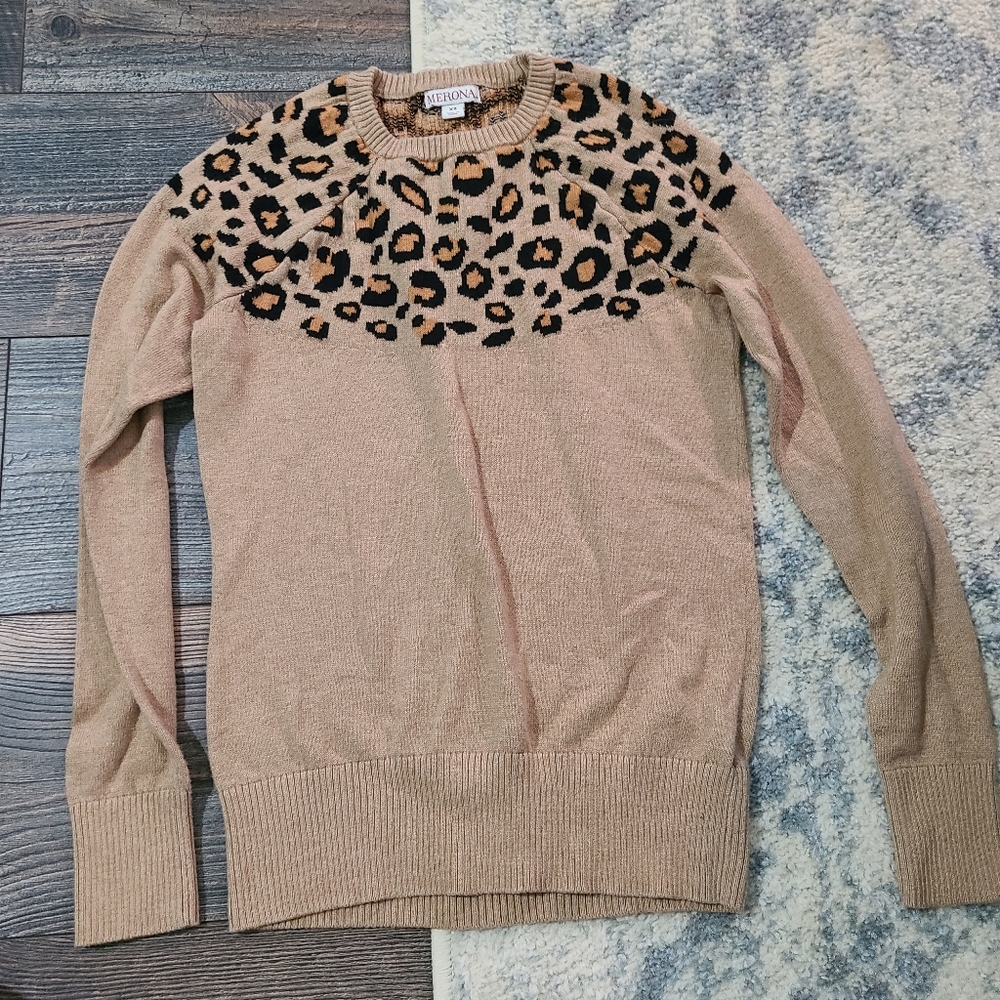 Target leopard crew neck sweat size xs NWOT
